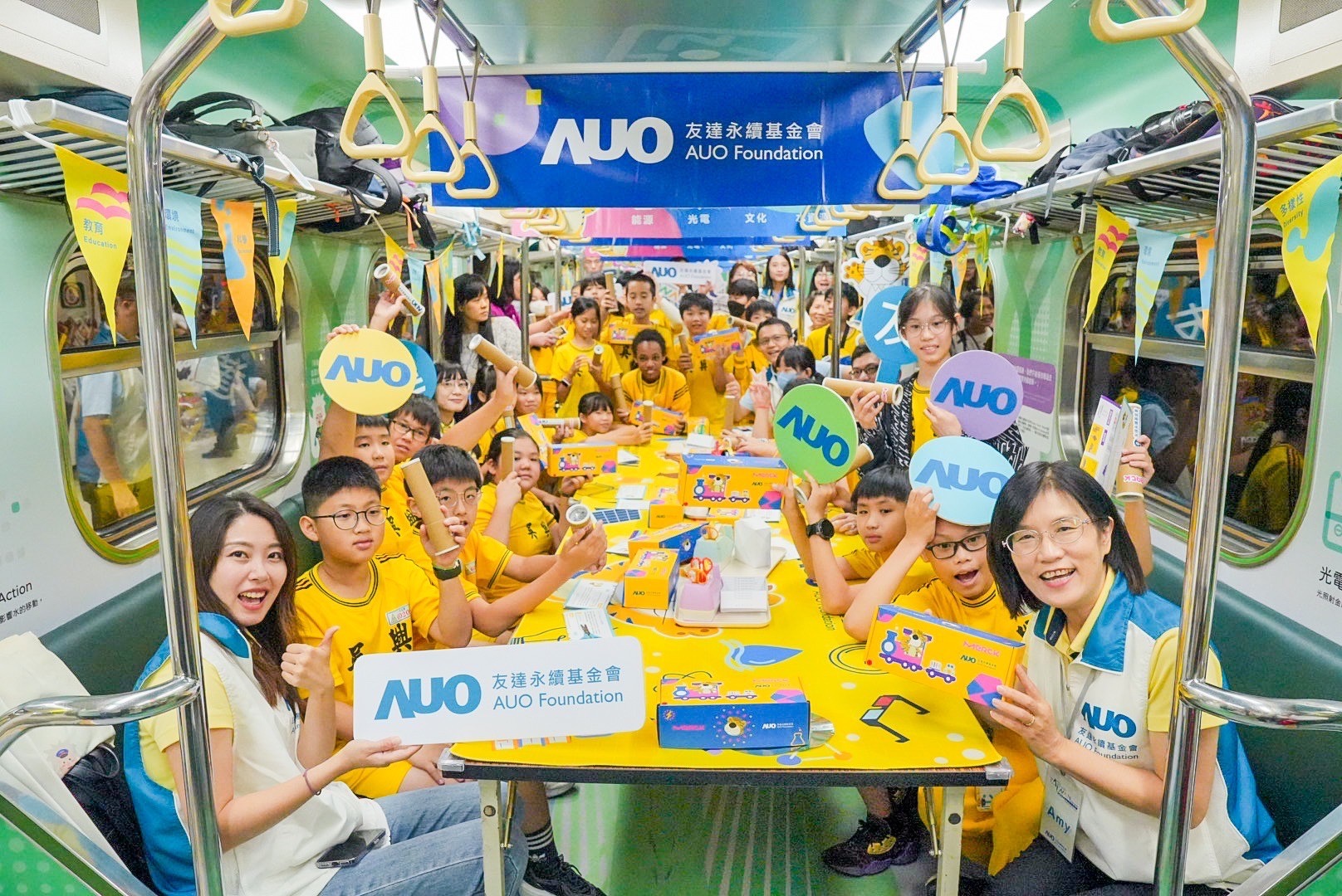 友達永續基金會響應國科會推動的「臺灣科普環島列車」正式啟航，透過「生活中的科學」車廂課程設計，展開為期6天巡迴全臺17個縣市、停靠32站的移動式科普之旅